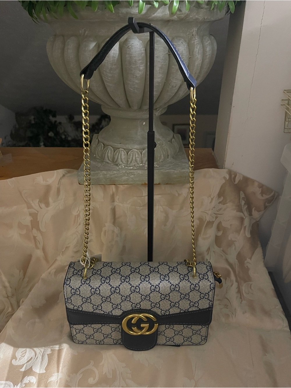 NWOT Elegant Blue Supreme Shoulder Bag with Gold Hardware - Picture 3 of 7